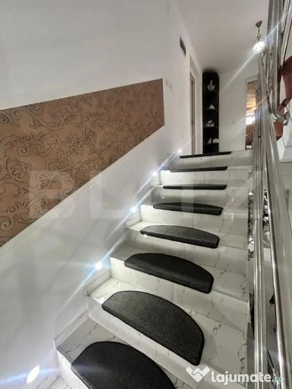 Casă cu 8 camere cu Teren 450 Mp în Central