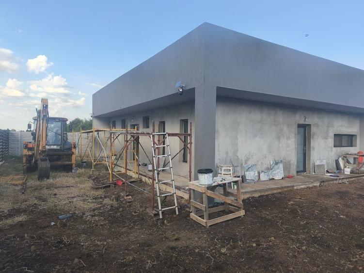 Casă cu 3 camere în Exterior Vest