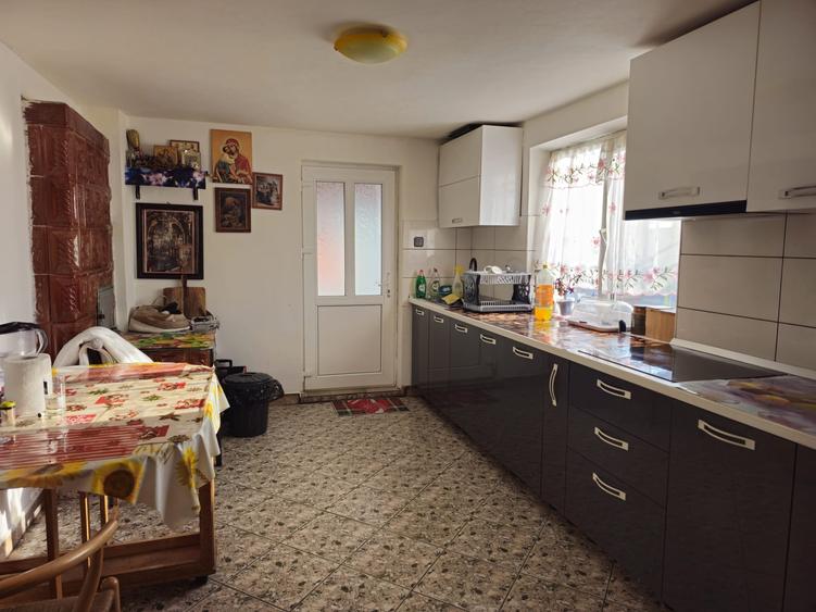 Casă individuală cu 5 camere cu Garaj în Sud-Est