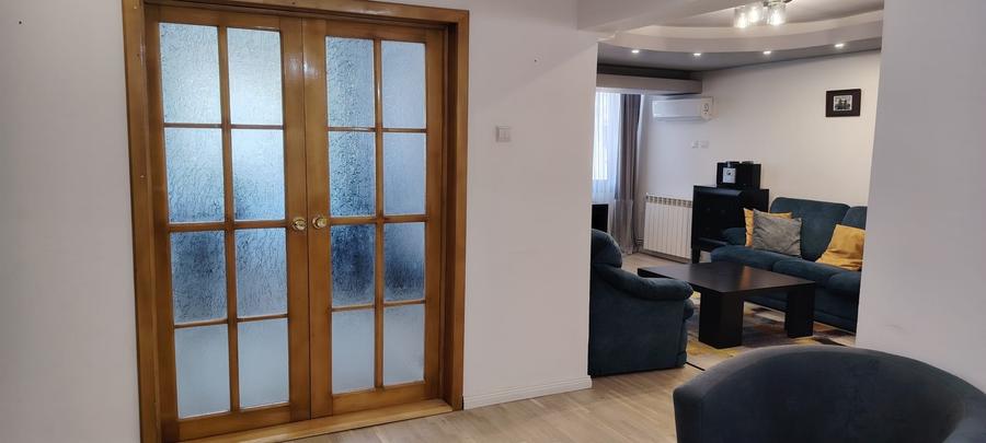 Apartament cu 4 camere decomandat în Central