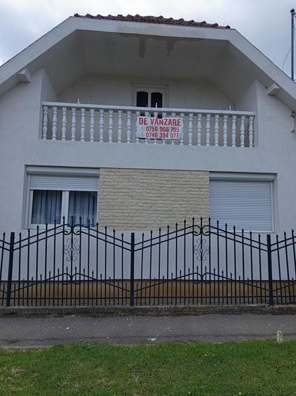 Casă cu 3 camere în Mera