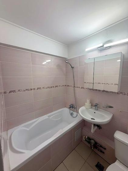 Apartament cu 2 camere decomandat, mobilat în Titan