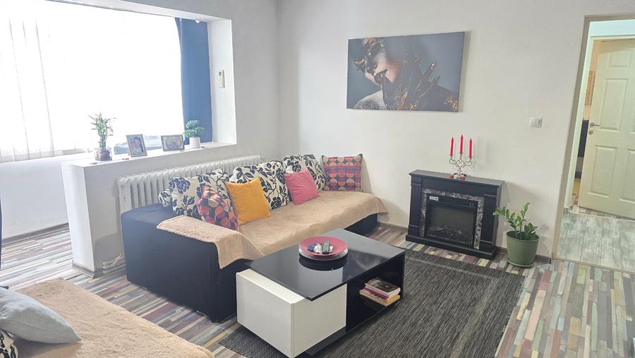 Apartament cu 2 camere semidecomandat în Piața Centrală