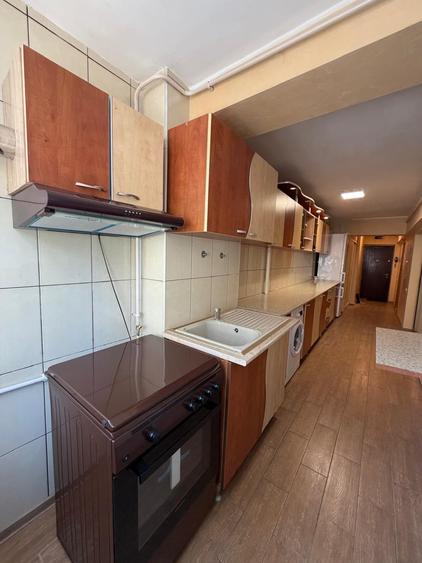 Apartament cu 3 camere semidecomandat în Faleză