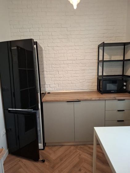 Apartament cu 3 camere semidecomandat în Iași