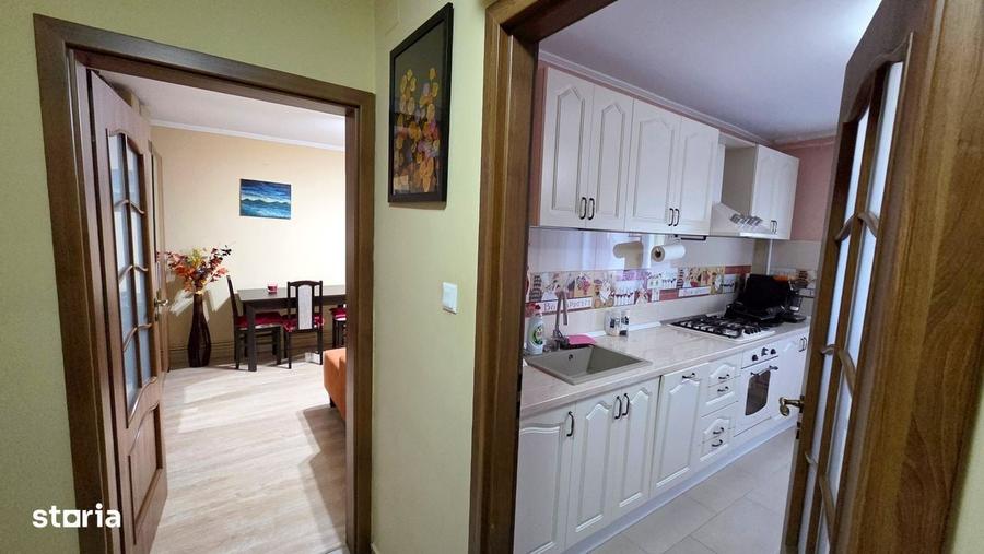 Apartament cu 3 camere decomandat în Aradului
