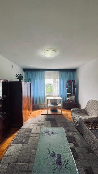 Apartament cu 3 camere în Lipovei