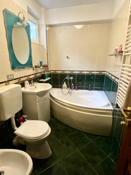 Apartament cu 3 camere decomandat, mobilat în Central
