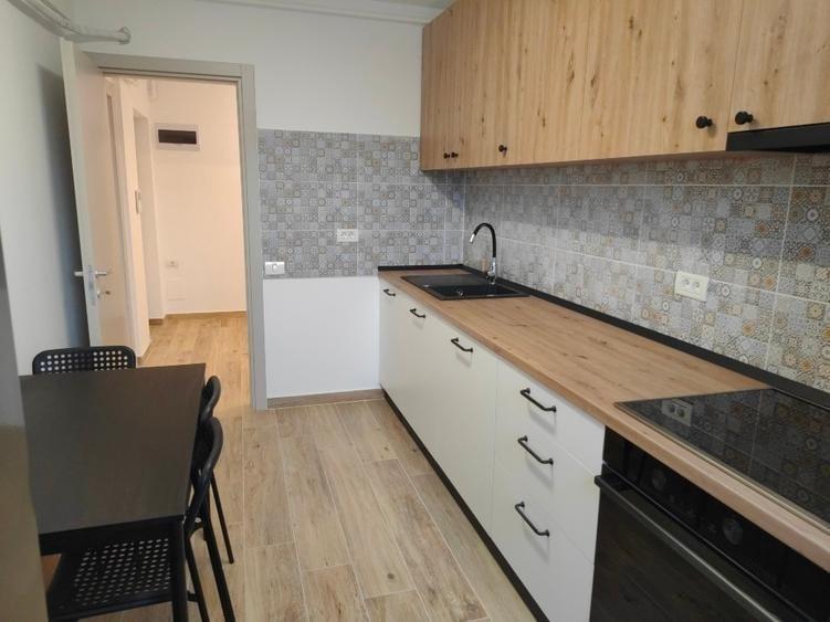 Apartament cu 3 camere decomandat, mobilat în Titan