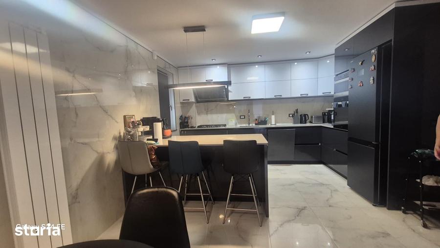 Casă cu 6 camere cu Teren 653 Mp în Alexandru cel Bun