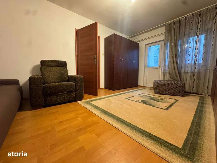 Apartament cu 4 camere semidecomandat, mobilat în Ștefan cel Mare