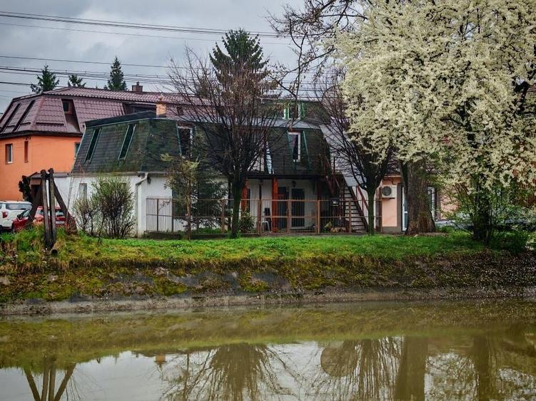 Casă cu 4 camere cu Teren 160 Mp în Aleea Carpați