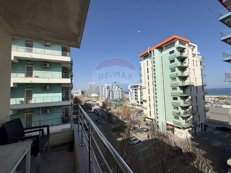 Apartament cu 2 camere semidecomandat, mobilat în Central