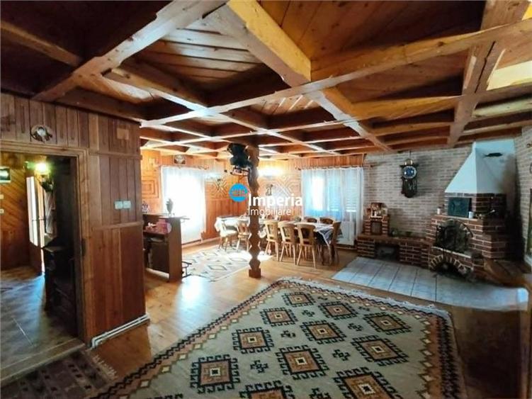 Casă individuală cu 7 camere cu Teren 750 Mp în Pojorâta