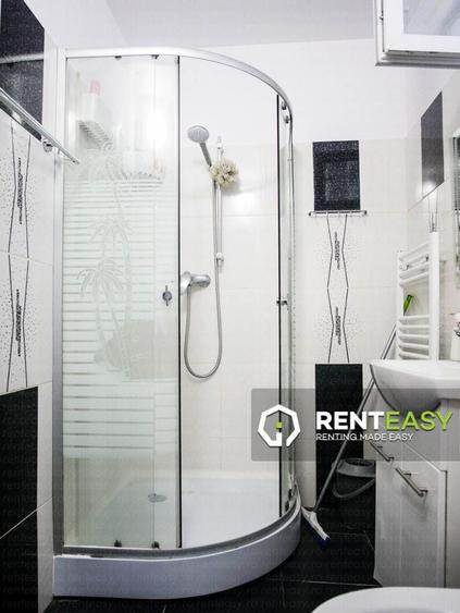 Apartament cu 3 camere semidecomandat în Piața Unirii