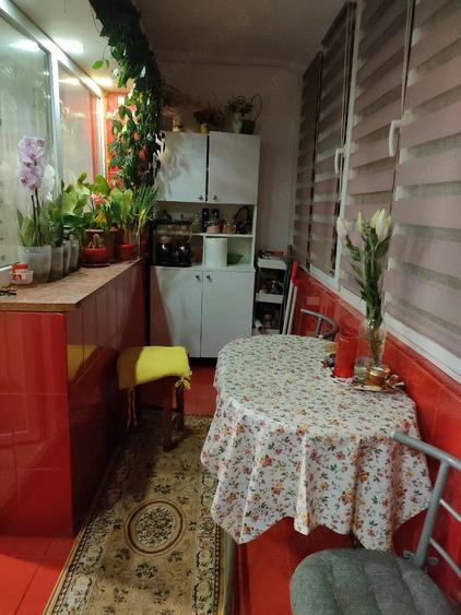 Apartament cu 3 camere decomandat în Valea Rosie