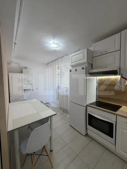 Apartament cu 4 camere decomandat, mobilat în Romanești