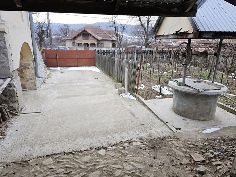 Casă cu 4 camere în Bumbești-Pițic