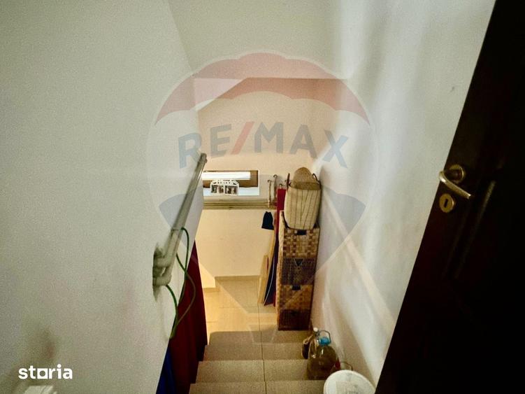 Casă cu 6 camere cu Teren 600 Mp în Brănești