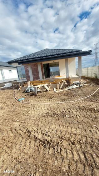 Casă cu 4 camere cu Teren 450 Mp în Domnești