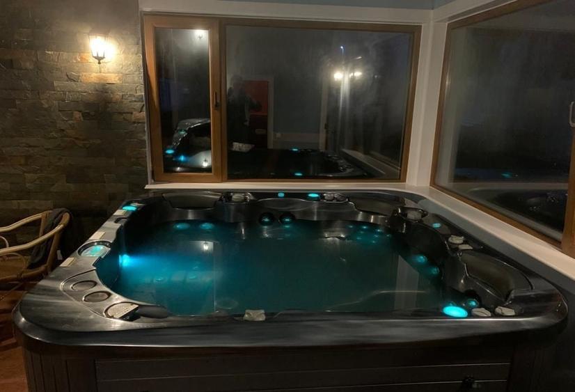 Casă individuală cu 5 camere cu Piscina în Izvorani