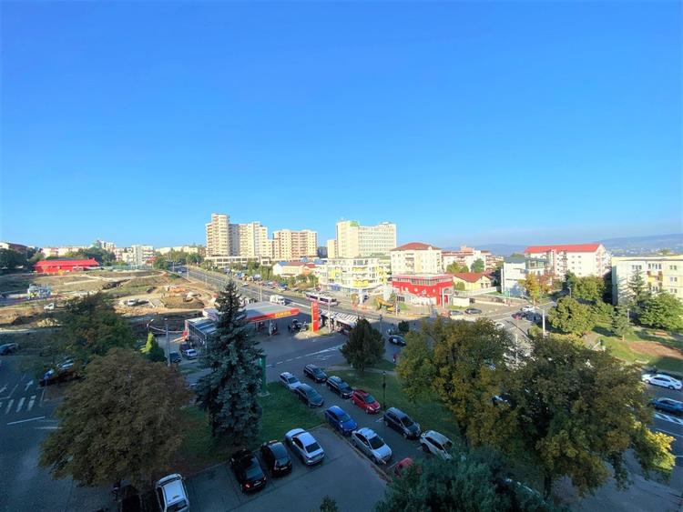 Apartament cu 3 camere decomandat, mobilat în Zorilor