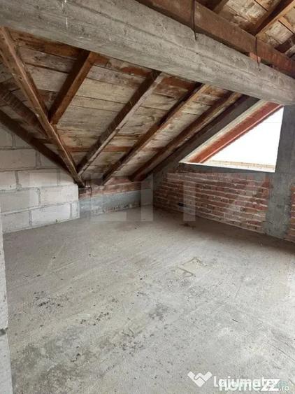 Casă cu 7 camere cu Teren 1400 Mp în Central