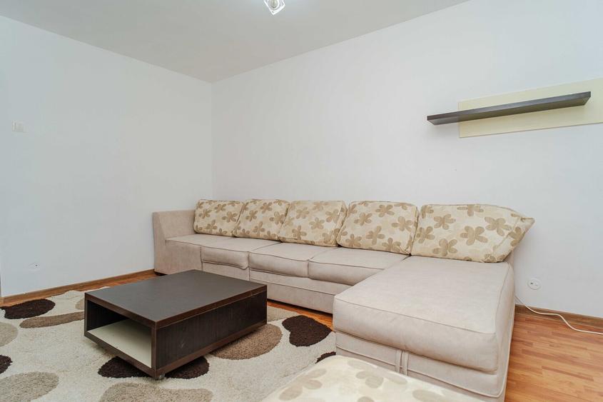 Apartament cu 3 camere decomandat, mobilat în Centru Civic