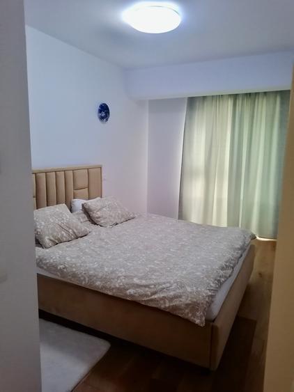 Apartament cu 2 camere semidecomandat în P-ta Presei Libere