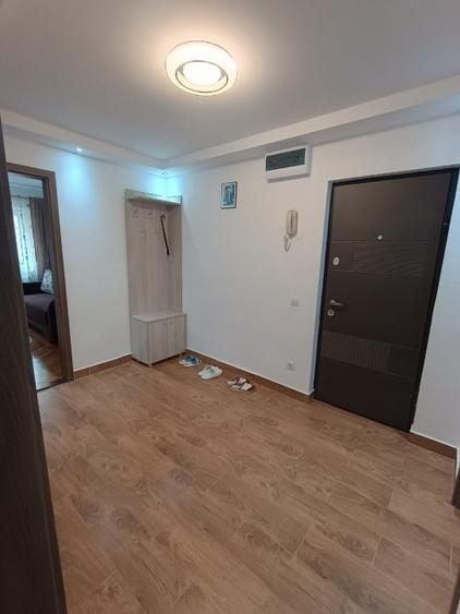 Apartament cu 3 camere decomandat, mobilat în Valea Aurie