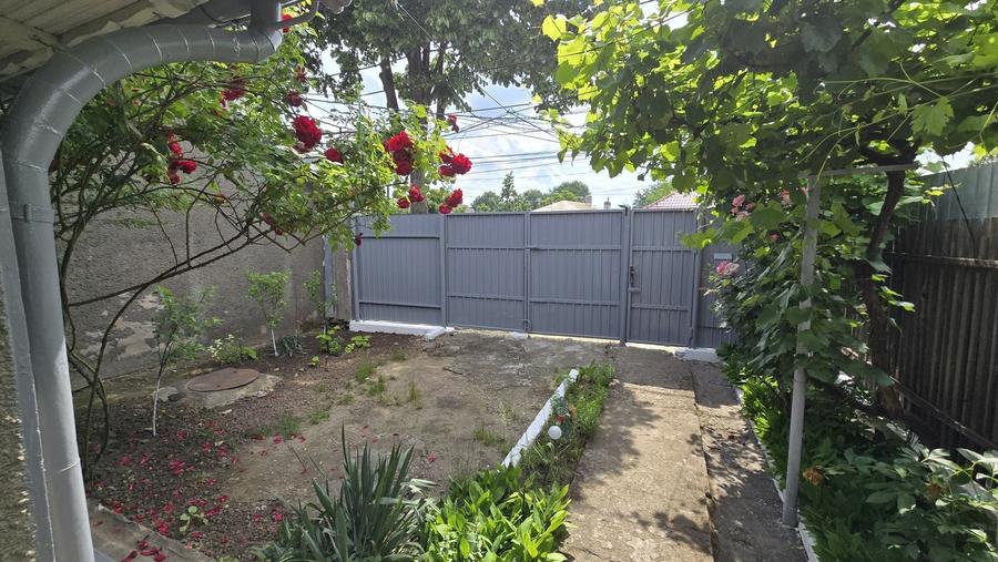 Casă cu 3 camere decomandat în Costi