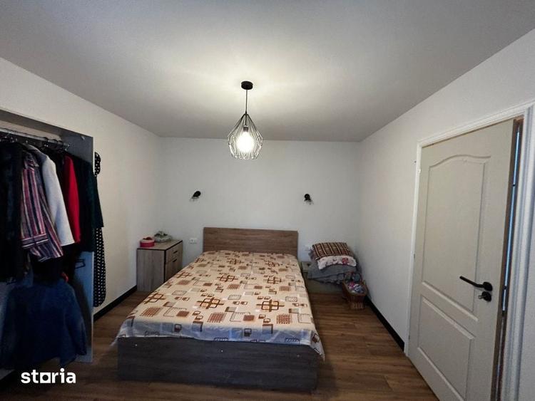 Casă cu 7 camere cu Teren 962 Mp în Groși