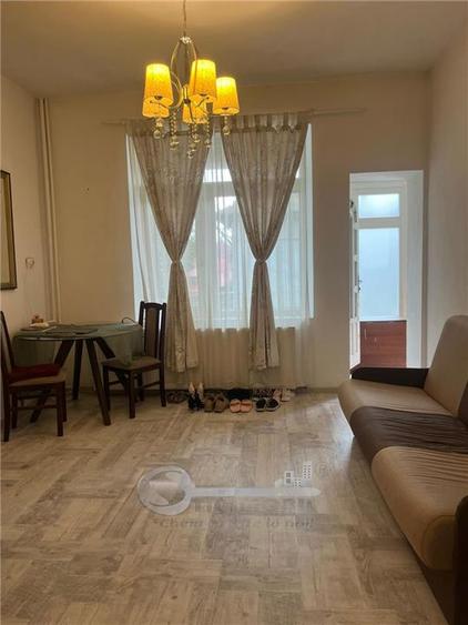 Casă cu 6 camere cu Teren 600 Mp în Sărărie