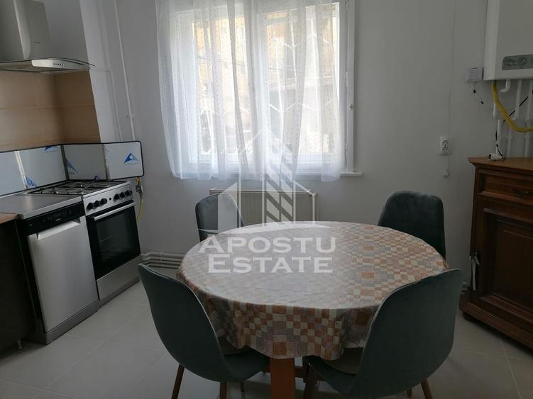 Apartament cu 2 camere decomandat în P-ța Unirii