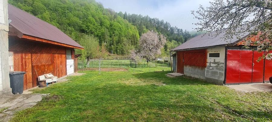 Casă cu 4 camere cu Teren 2727 Mp în Central