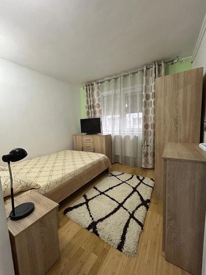 Apartament cu 3 camere semidecomandat în Dacia