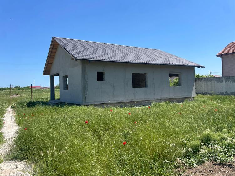 Casă individuală cu 3 camere cu Canalizare în Valu lui Traian