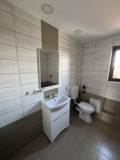 Apartament cu 3 camere decomandat în Florilor