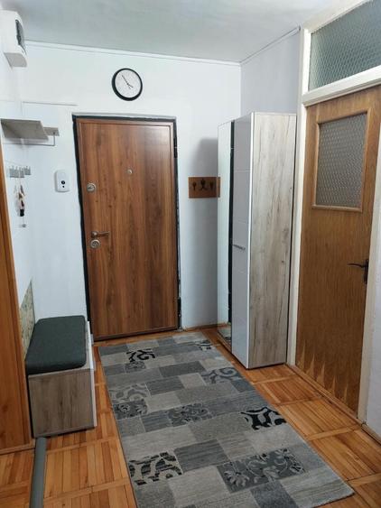Apartament cu 3 camere decomandat în Lazaret