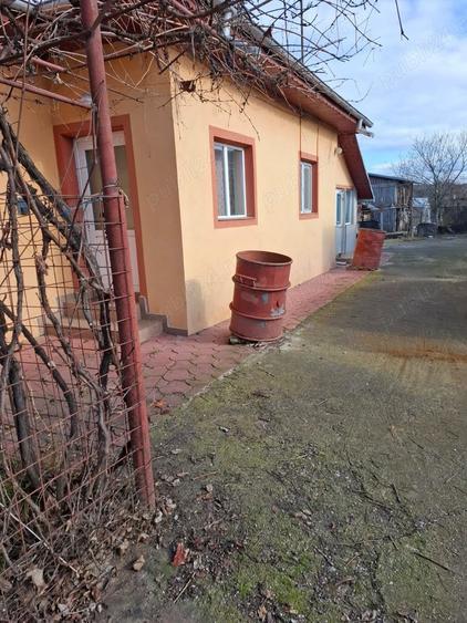 Casă cu 4 camere cu Teren 900 Mp în Satu Nou