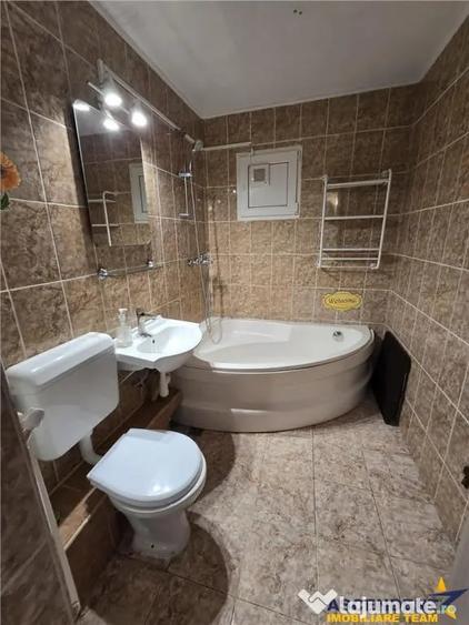 Apartament cu 3 camere decomandat în Noua