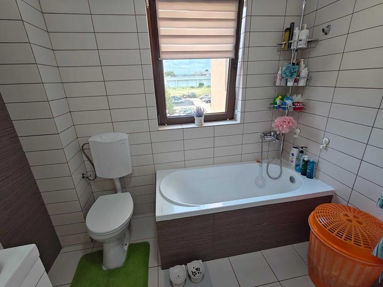 Apartament cu 3 camere decomandat în Viforâta