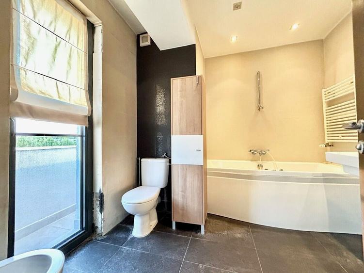 Apartament cu 4 camere decomandat, mobilat în Iancu Nicolae