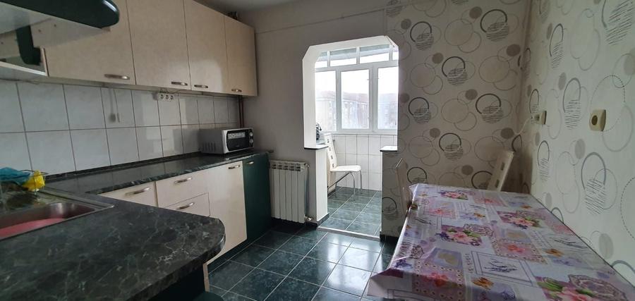 Apartament cu 3 camere decomandat în Nufărul