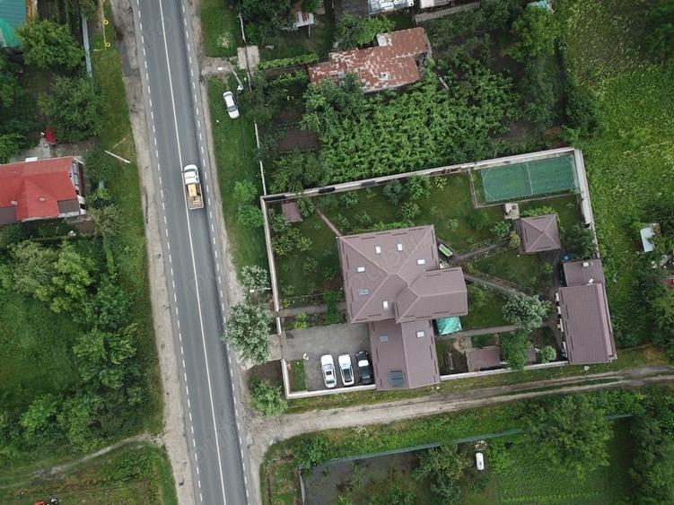 Casă cu 6 camere cu Teren 1570 Mp în Stâlpu