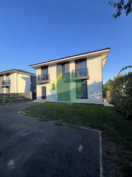 Casă individuală cu 5 camere cu Canalizare în Central