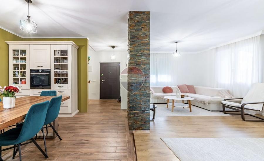 Casă individuală cu 6 camere cu Teren 240 Mp în Corbeanca