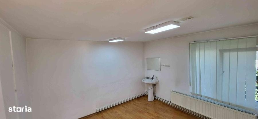 Spațiu comercial, de 25 mp, în Central