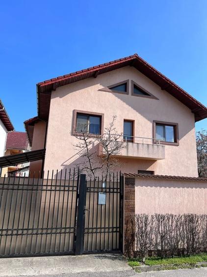 Casă cu 4 camere în 9 Mai