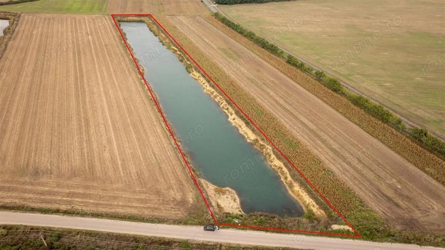 Teren de 15800 mp, în Santăul Mare